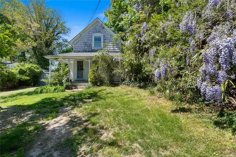 5 Hawkins Ave, East Setauket, NY 11733