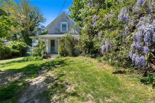 5 Hawkins Ave, East Setauket, NY 11733