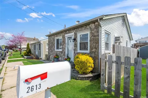 2613 Peconic Ave, Seaford, NY 11783