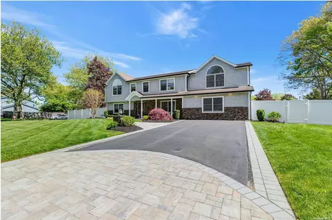 20 Millbury Ln, South Setauket, NY 11720