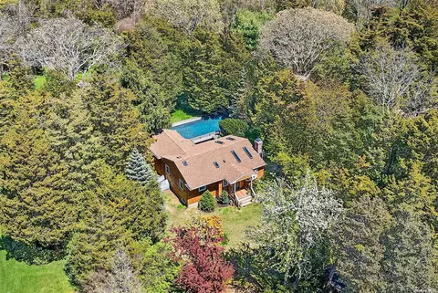 111 Norfolk Dr, East Hampton, NY 11937