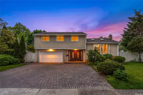 68 Fox Pl, Hicksville, NY 11801