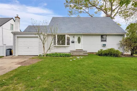 258 Jerusalem Ave, Massapequa, NY 11758