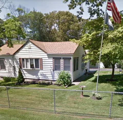 54 Ulrich Rd, Centereach, NY 11720