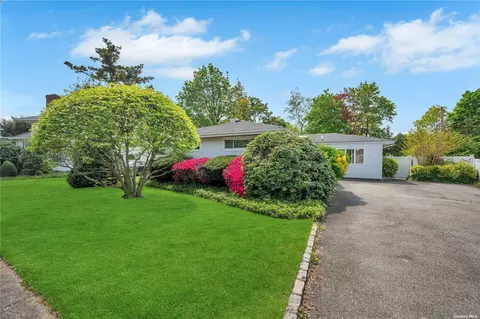 12 Peachtree Ln, Hicksville, NY 11801