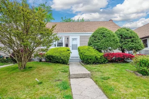 128 N N Ter, Valley Stream, NY 11580