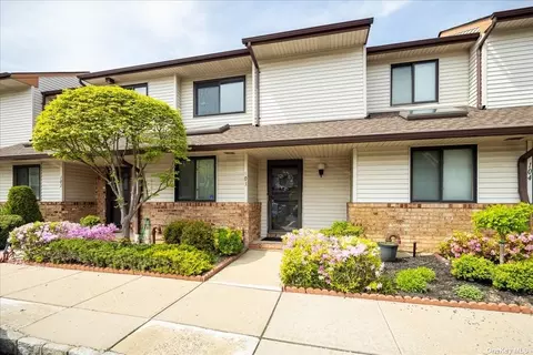 103 Cottonwood Ct #103, Wantagh, NY 11793