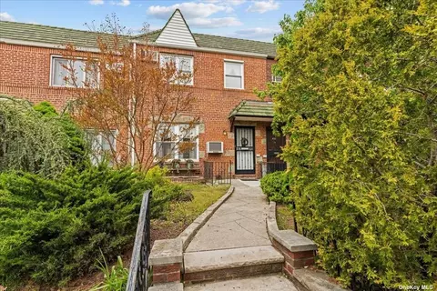 61-16 77th St, Middle Village, NY 11379