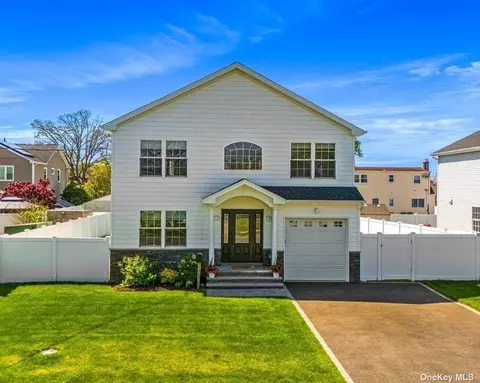 192 N Queens Ave, Massapequa, NY 11758