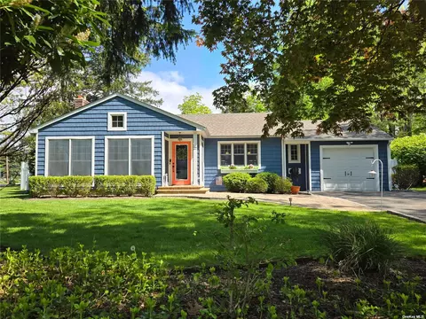 27 Spruce Dr, Patchogue, NY 11772