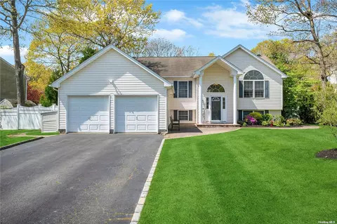 96 Washington Ave, Mastic, NY 11950