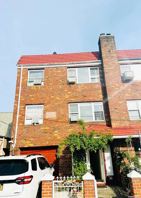 50-35 43rd Celtic Ave, Woodside, NY 11377