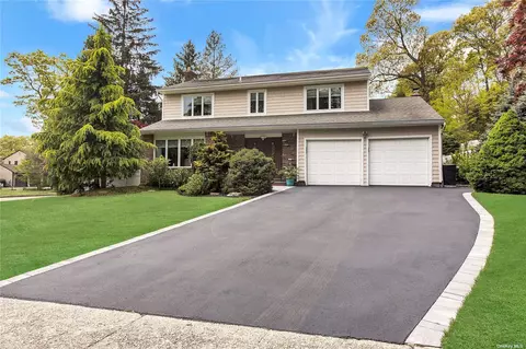 3 Harding St, Smithtown, NY 11787
