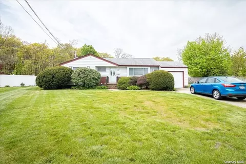 8 Yew Ct, Brentwood, NY 11717