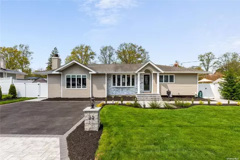 22 Kevin Rd, Commack, NY 11725