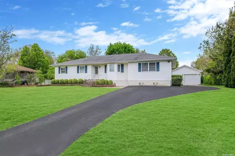 91 Donna Dr, Baiting Hollow, NY 11933