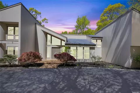 1 Fox Hunt Ct, Huntington, NY 11743