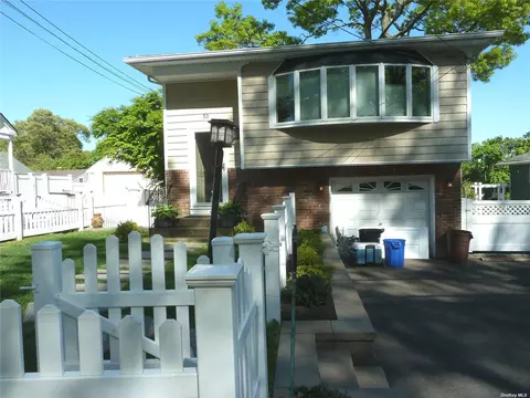 53 Mountain Ave, Bayville, NY 11709