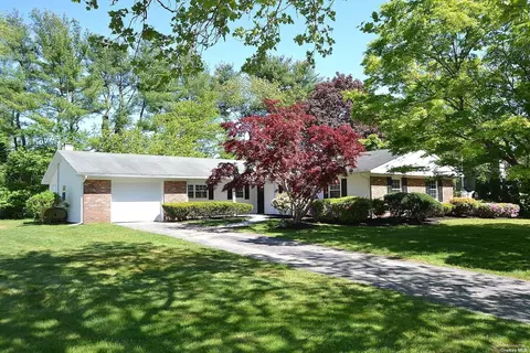 21 Millstream Ln, Stony Brook, NY 11790