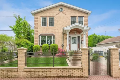 85-49 258th St, Floral Park, NY 11001