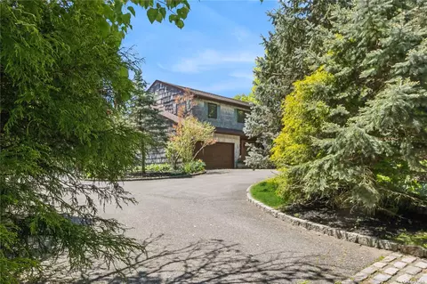 10 Walden Pl, Huntington, NY 11743