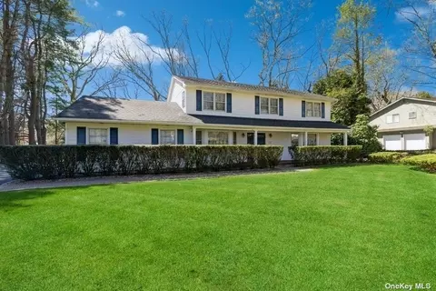 22 Sarah Dr, Dix Hills, NY 11746