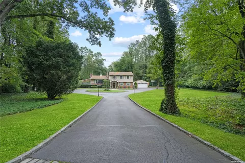 3 Marseille Dr, Lattingtown, NY 11560