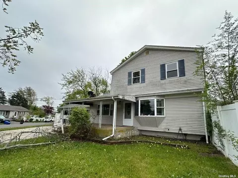 158 Charter Oaks Ave, Brentwood, NY 11717