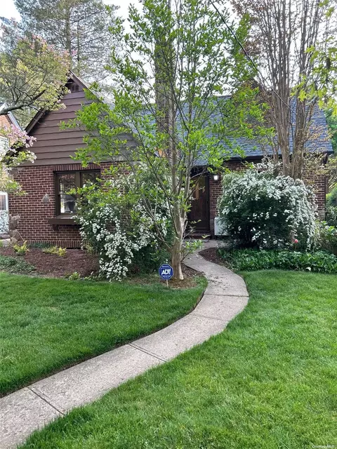 1426 Dartmouth St, Baldwin, NY 11510