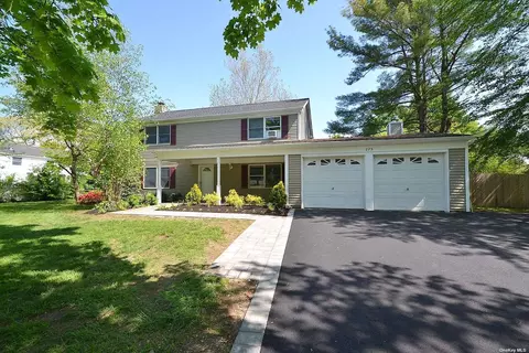 275 Hallock Rd, Stony Brook, NY 11790