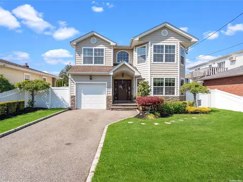 275 N Atlanta Ave, Massapequa, NY 11758