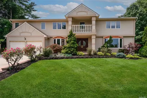 38 Barrypark Ct, Albertson, NY 11507