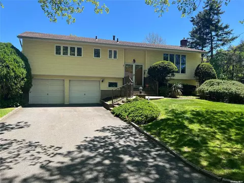 7 Katonah Pl, Dix Hills, NY 11746