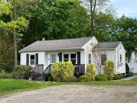 6 Crotty, Lake Grove, NY 11755
