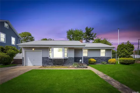 134 King St, Hicksville, NY 11801