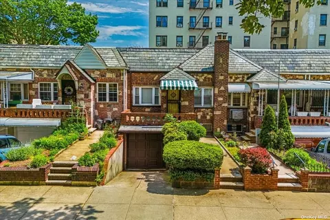 34-45 28th St, Astoria, NY 11106