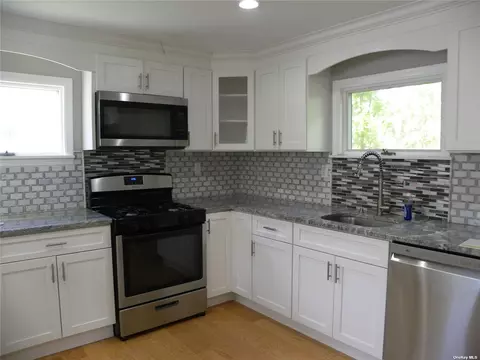 85 Herman Blvd, Franklin Square, NY 11010