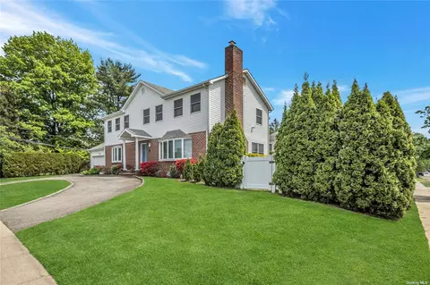 76 Bayberry Ave, Garden City, NY 11530