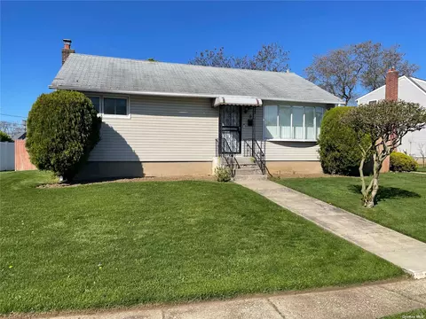 9 Avon Dr, Amityville, NY 11701