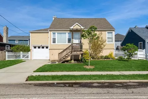 261 Bedell St, Freeport, NY 11520