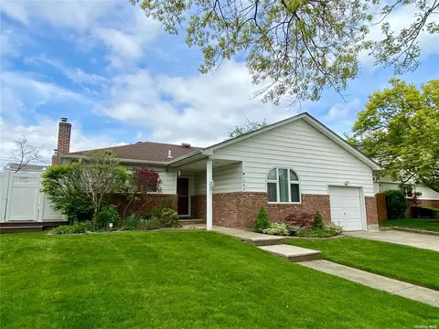 1560 Kew Ave, Hewlett, NY 11557