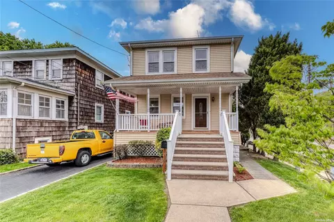 106 Lyon Pl, Lynbrook, NY 11563