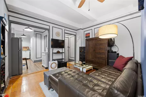 269 W 72nd St #2D, New York, NY 10023