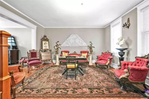 25-11 Ditmars Blvd #11, Astoria, NY 11105