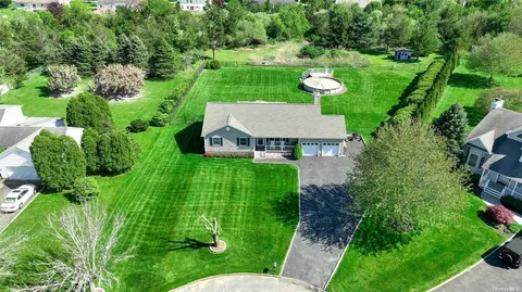 405 Old Field Ct, Mattituck, NY 11952