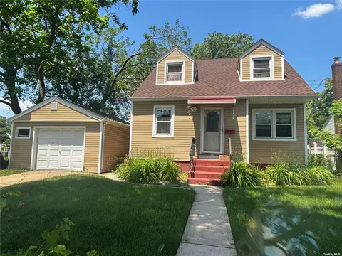1080 Harrison St, Uniondale, NY 11553