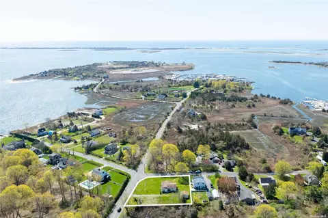 88 Atlantic Ave, East Moriches, NY 11940