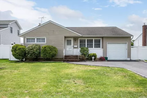 3184 Cherrywood Dr, Wantagh, NY 11793