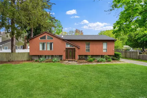 657 Townline Rd, Hauppauge, NY 11788