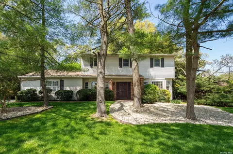 7 Verton Ct, East Northport, NY 11731